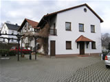 Haus mit Parkplatz